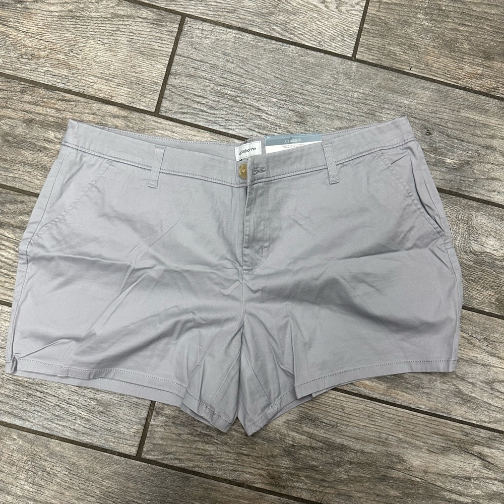 Liz Claiborne Women's Classic Shorts in Gray New With Tags Size 18 Pre-Priced $3